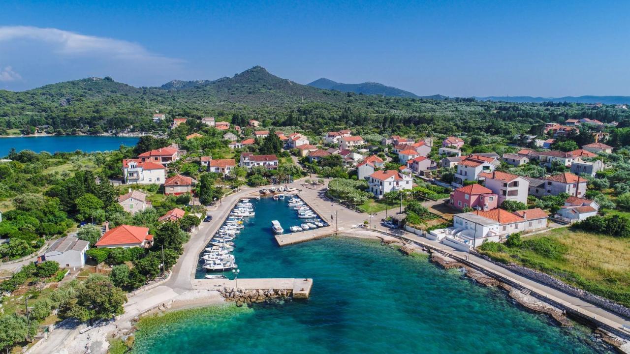 Apartments By The Sea Ugljan - 846 外观 照片