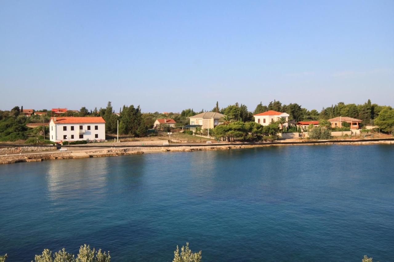 Apartments By The Sea Ugljan - 846 外观 照片