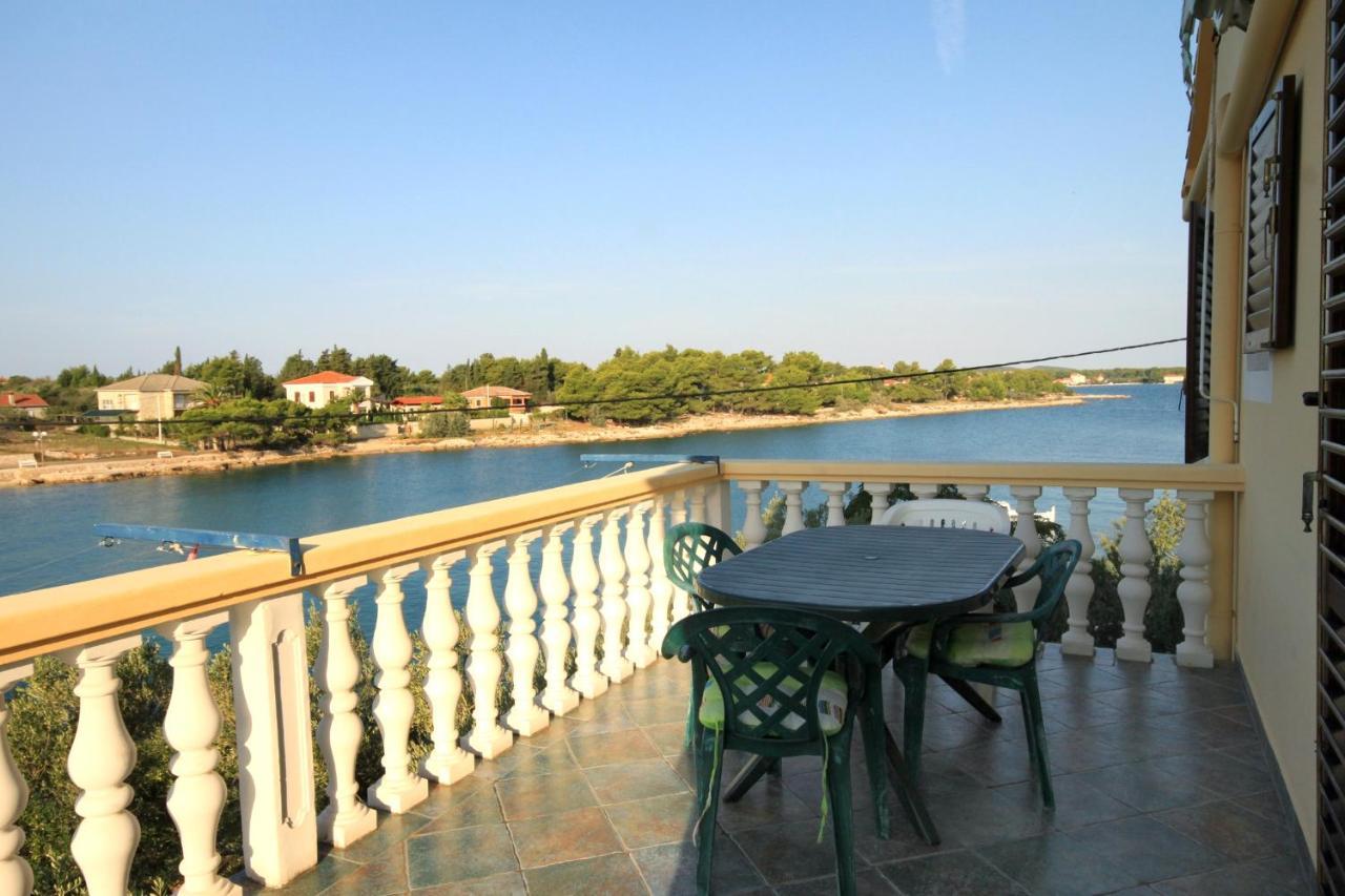 Apartments By The Sea Ugljan - 846 外观 照片